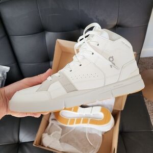 On The Roger Clubhouse Mid